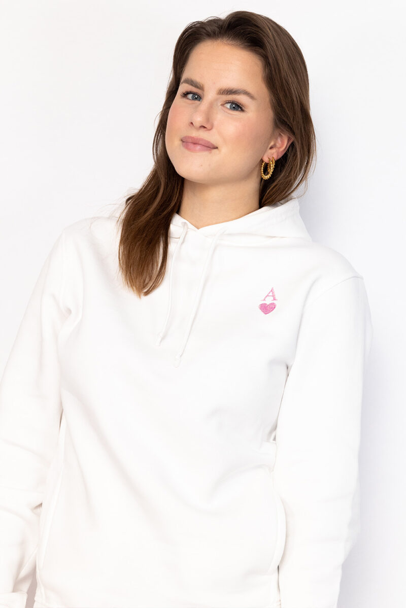 Gepersonaliseerde hoodie eigen letter & hartje - Afbeelding 2