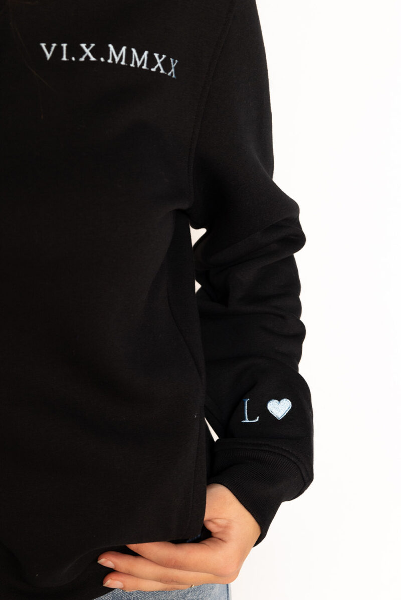 Gepersonaliseerde hoodie Romeinse cijfers & letter op de mouw - Afbeelding 8