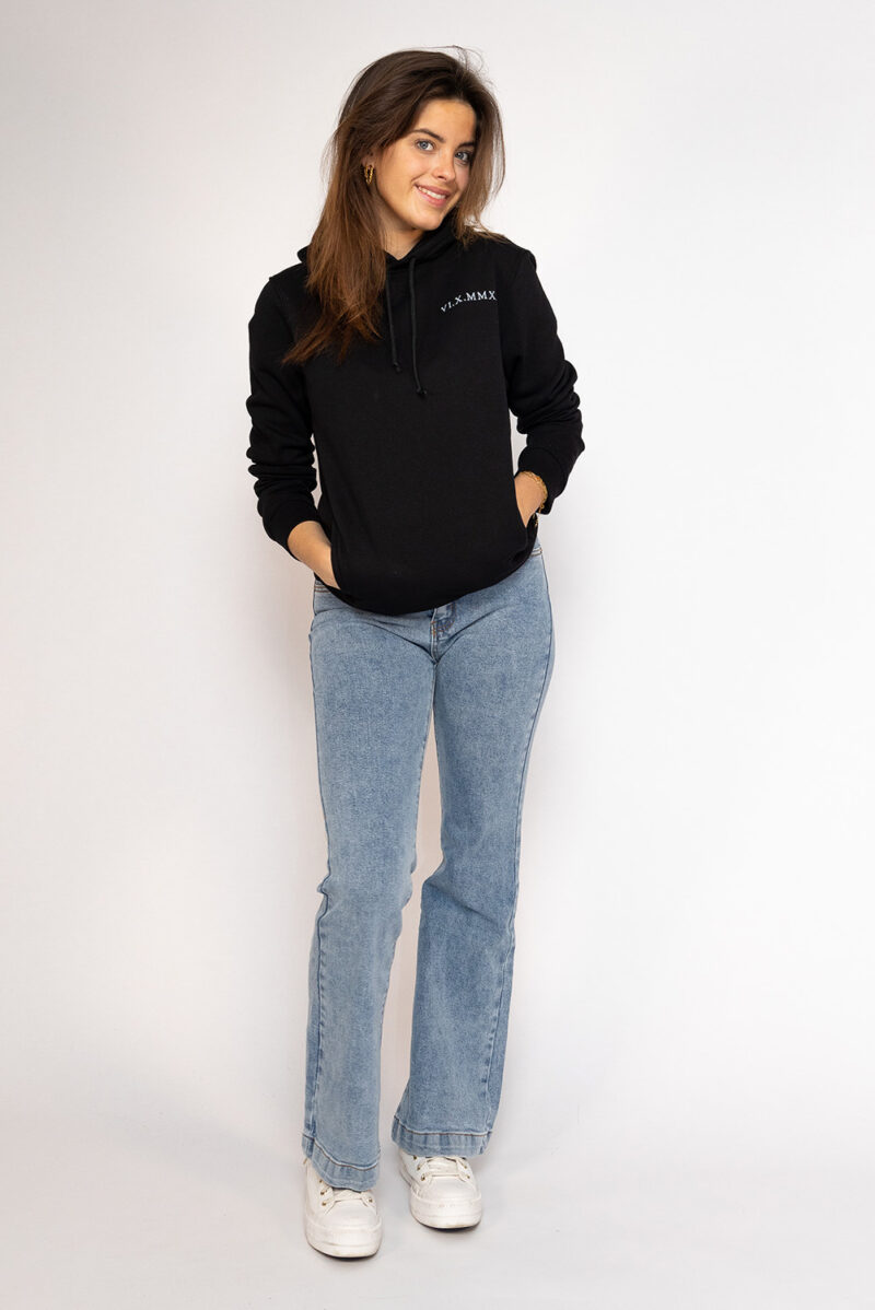 Gepersonaliseerde hoodie Romeinse cijfers & letter op de mouw - Afbeelding 9